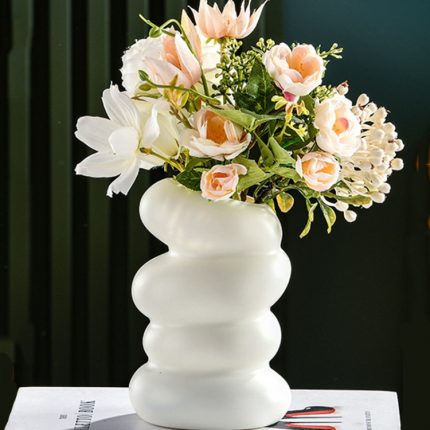 Plastic Spiral Wet & Dry Flower Vase Imitation Glaze Porcelain Flower Arrangement