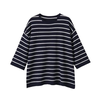 Simple and loose fine needle striped round neck knitted sweater for women